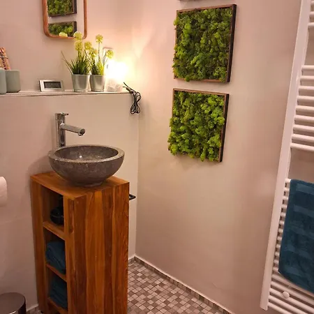 Apartment Rueckzugsort Am Rande Der Stadt Mit Kunst Poc - Proof Of Concept